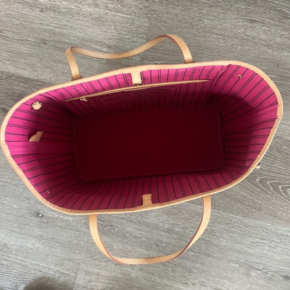 Authentic Louis Vuitton Neverfull MM monogram with pink interior - Picture 5 of 15